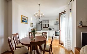 Apartment Happy